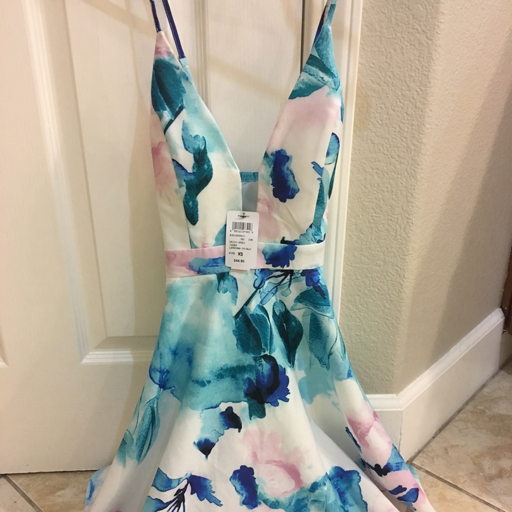 Floral criss-cross back dress with low V cut